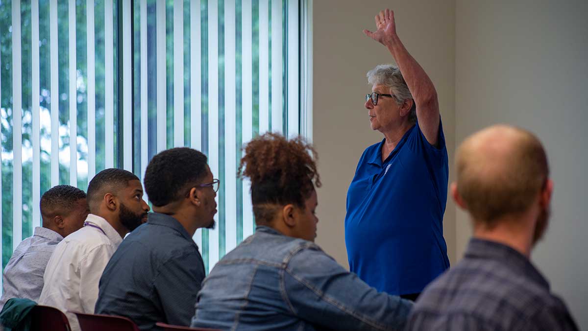 Lynne Jackson asking attendees a question at the Conn-Selmer Institute.